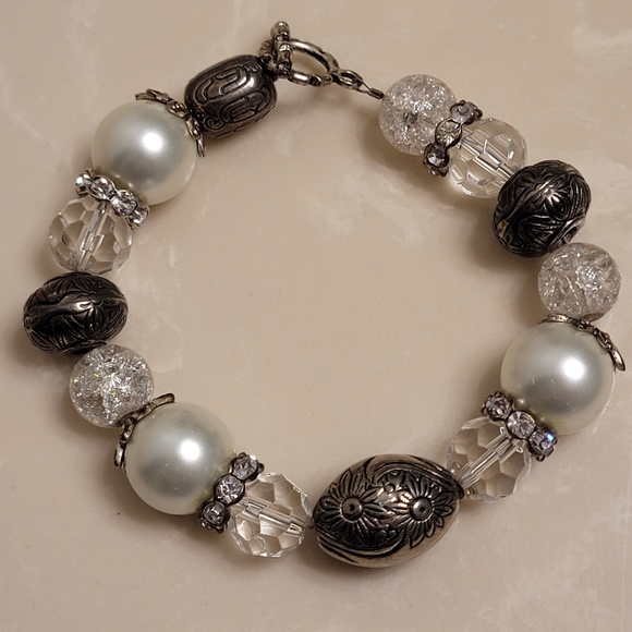 Silver and Pearl Beaded Jewelry Set - Picture 6 of 8